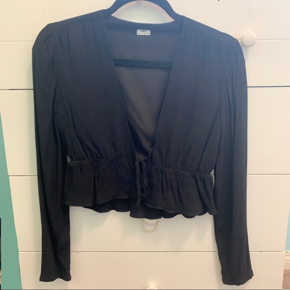 ❌SOLD❌Aritzia Sunday best tie front top, black - Picture 3 of 4